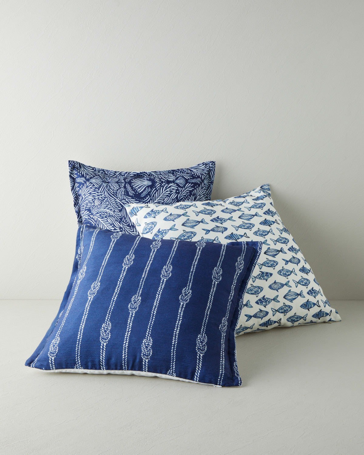 Ocean Toss Pillow Cover 45x45 cm Navy Blue (view 4)