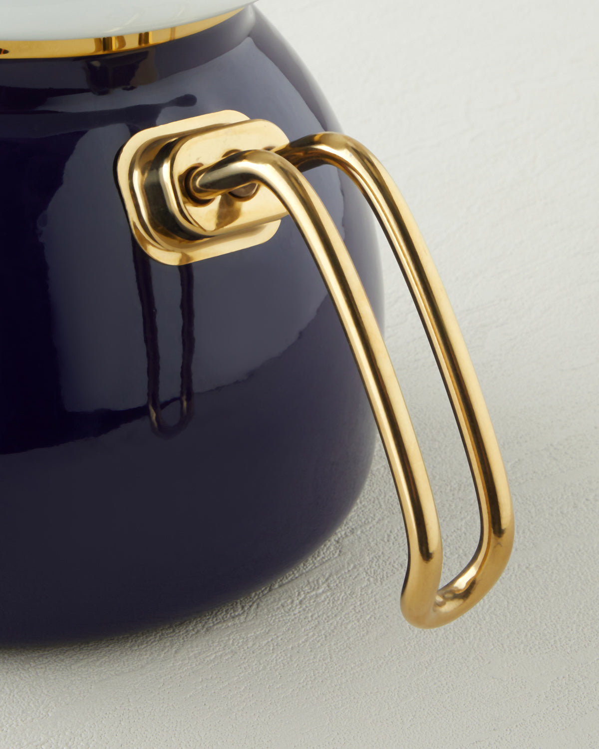 Blue Horizon Enamel Tea Pot 1.1 Liter + 2.3 Liter Navy Blue (view 3)