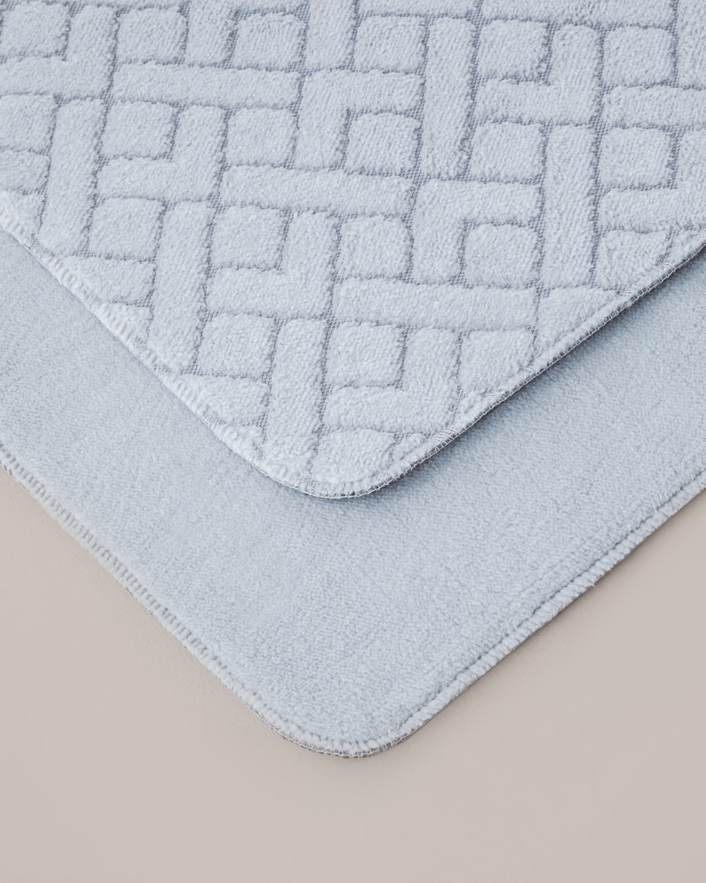 Gridline Anti-slip Base Bath Mat Set 60x100 cm + 50x60 cm - White & Gray (view 5)