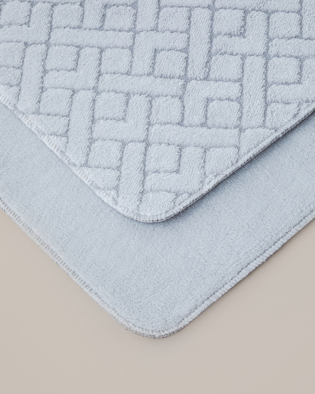 Gridline Anti-slip Base Bath Mat Set 60x100 cm + 50x60 cm - White & Gray (view 5)