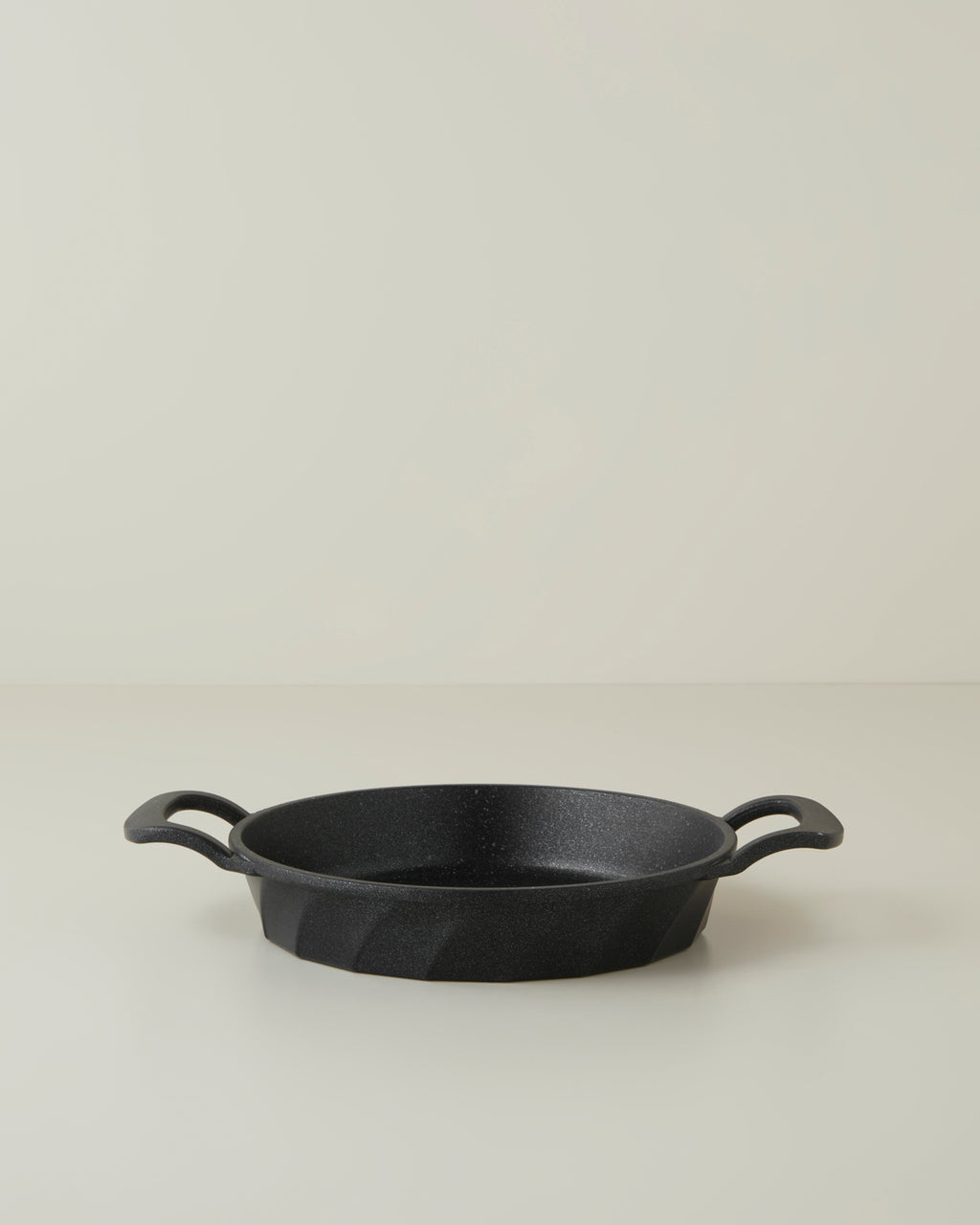 Premium Cast Omelet Pan Black (view 5)