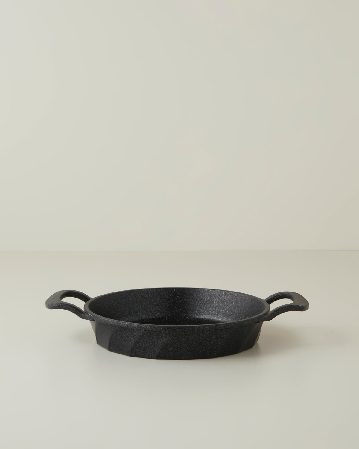 Premium Cast Omelet Pan Black (view 5)