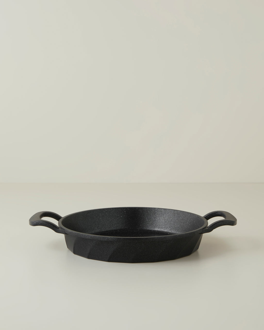 Premium Cast Omelet Pan Black (view 9)
