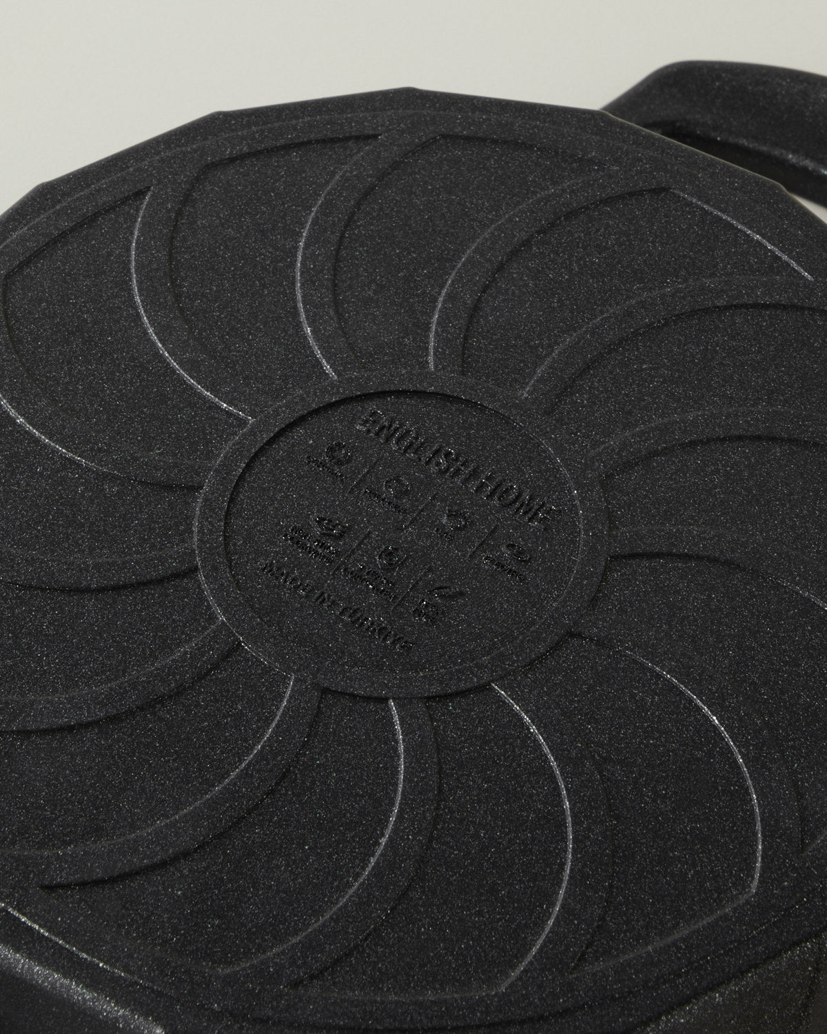 Premium Cast Omelet Pan Black (view 12)